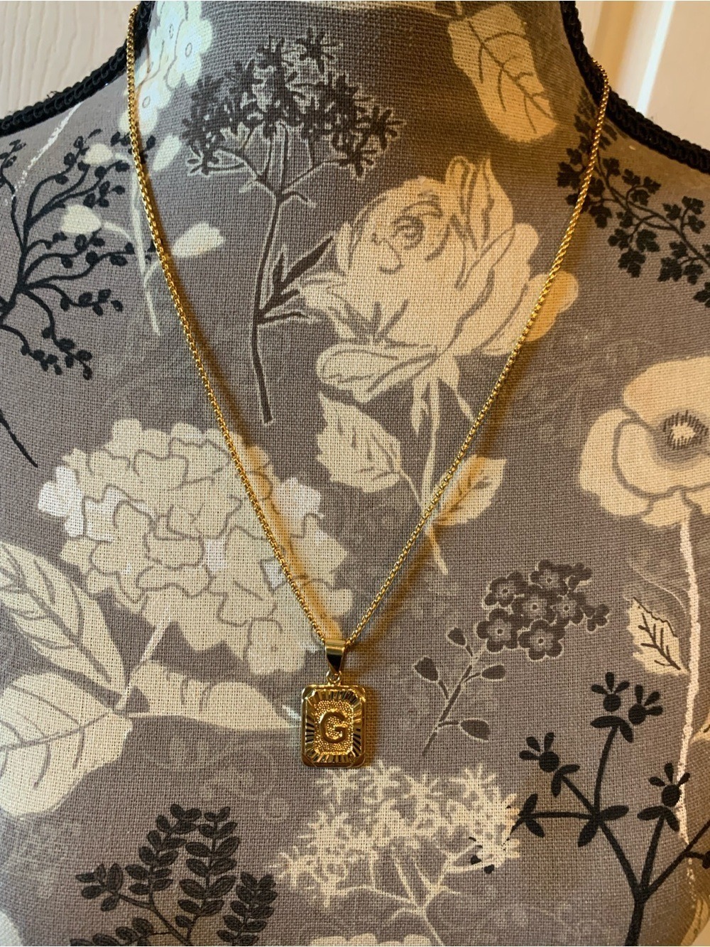 Gold-Tone 'G' Pendant Necklace - Elegant Women's Jewelry